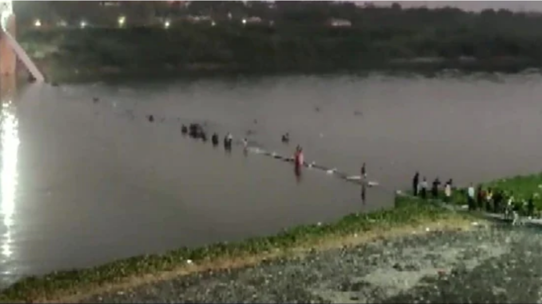 突發(fā)！印度，大批民眾墜河，已致91人死亡