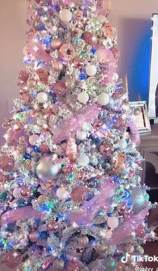 TikTok曝光量51億，英國人買爆“粉色圣誕樹”