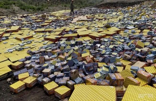 剛剛通報(bào)！20個(gè)集裝箱煙花爆竹非法出口被查獲銷毀！12人被判刑?。?！