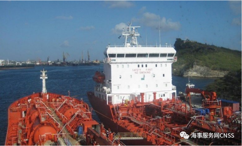 突發(fā)！一油輪貝寧遭襲, 9海盜綁走15船員! ...馬士基強(qiáng)烈呼吁國際軍事支持 