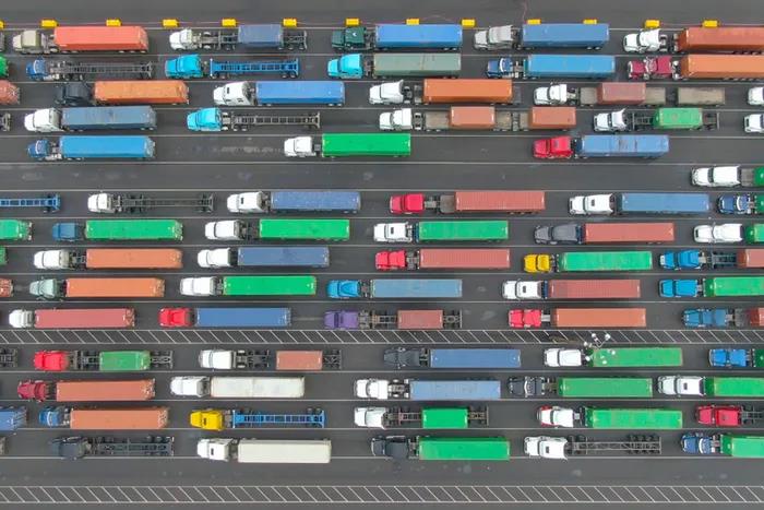 三大船公司：集裝箱貿(mào)易混亂局面將持續(xù)到第三季度才能解決！中美引領(lǐng)復(fù)蘇