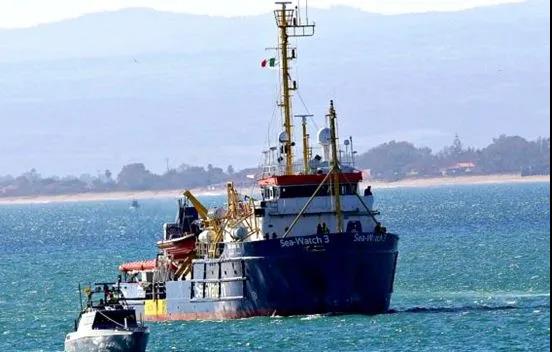 一德國非政府組織救援船 救起363名難民后，卻未允許上岸