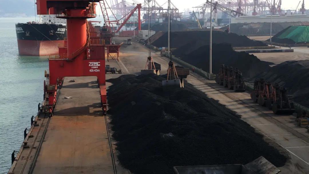 60多艘煤炭船仍滯留中國港口！必和必拓：降價12億美元出售煤礦減損