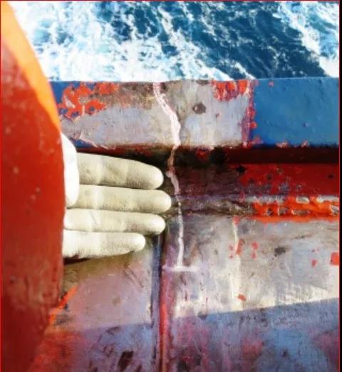 328米長大集裝箱船驚現(xiàn)5米裂縫，已返航青島進(jìn)行貨物轉(zhuǎn)移及維修作業(yè)