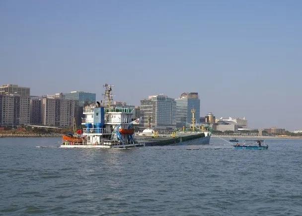 突發(fā)！兩中國貨輪澳門水域相撞，一輪沉沒！事故致燃油泄漏！  