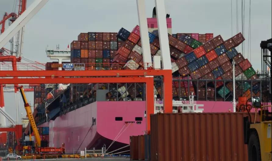 突發(fā)丨馬士基一艘滿載中國(guó)貨物的美線集裝箱船遭遇惡劣天氣，近100個(gè)集裝箱丟失！