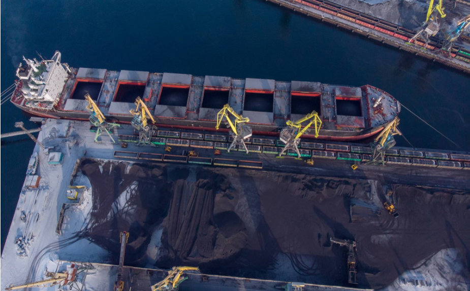 環(huán)渤海港口，海冰困住了227艘煤炭船！