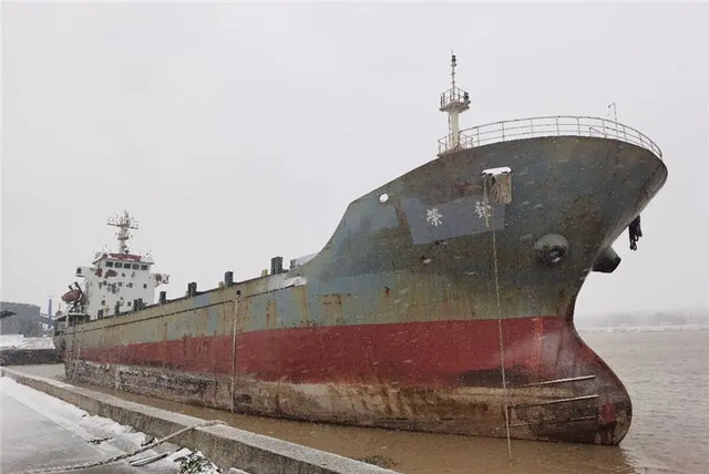 蹊蹺！5000噸大船滿(mǎn)載國(guó)外凍品，船上竟空無(wú)一人