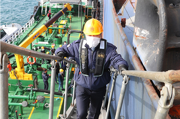 突發(fā)! 違規(guī)食用船上食物, 兩登輪人員雙雙確診!...2萬岸上人員緊急新冠檢測！