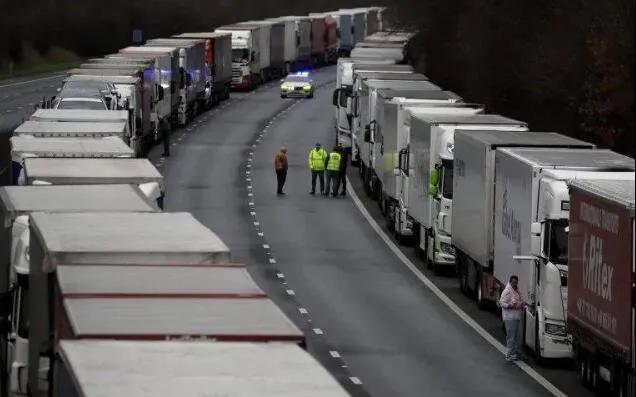 貨車司機(jī)拒絕病毒檢測，英國多佛港陷入混亂，易腐貨受損嚴(yán)重