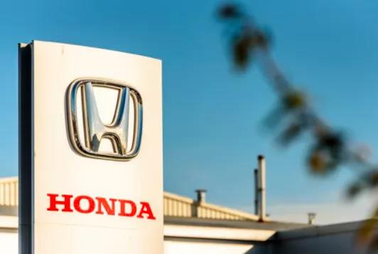 港口嚴(yán)重?fù)矶?，卡車排隊?shù)公里！各大船公司取消樞紐港靠泊，港口貨運量暴跌！