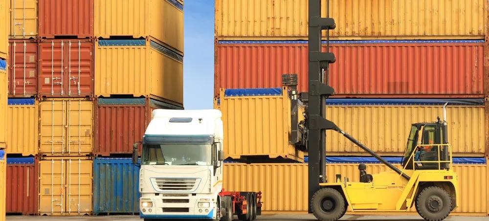 央視曝光！運費“爆漲”背后！搶艙位！搶集裝箱！外貿出貨難！且訂且珍惜...