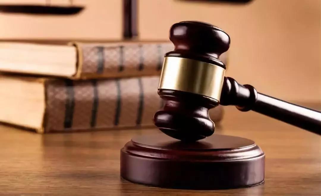 貨主在貨物運(yùn)輸途中要求退運(yùn)或者改港，造成的損失該由誰承擔(dān)？