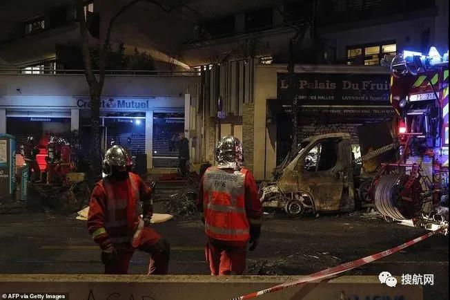 法國突發(fā)大型暴亂！5萬人沖上街頭打砸搶燒，銀行遭洗劫一空，場面混亂