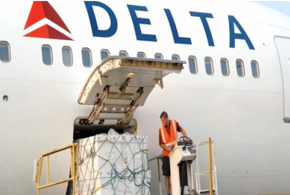 空運遭受重?fù)?！大批貨機停飛！機場人員罷工，客改貨航班取消