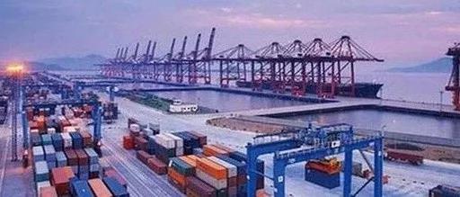 瘋狂的運費！過萬美元運價再現(xiàn)！港口擁堵癱瘓：船公司再次加征退艙費、擁堵附加費