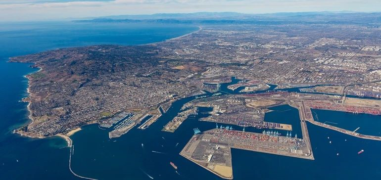 貨柜荒？！船公司故意抬高運(yùn)價(jià)？港口擁堵癱瘓箱子只進(jìn)不出！貨滿為患且訂且珍惜