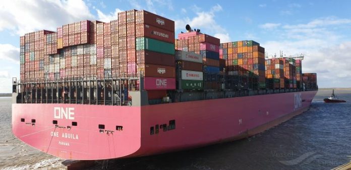 事故丨至少100個(gè)集裝箱落水！ONE一艘大型集裝箱船遭遇惡劣天氣，有掛靠國(guó)內(nèi)港口