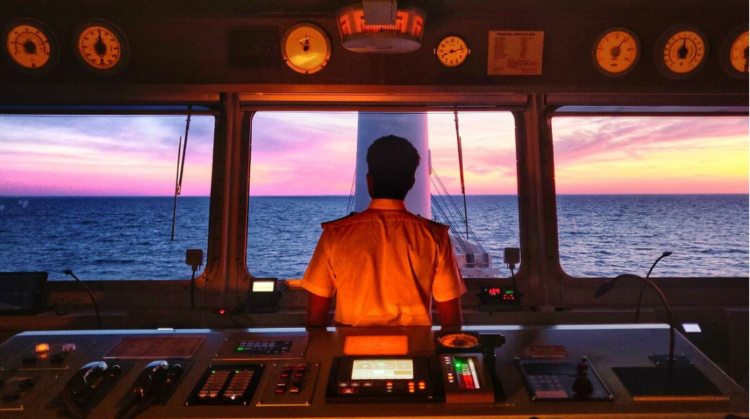 ?疫情下的海員：因工資上漲而開心；因換班困境而糟心