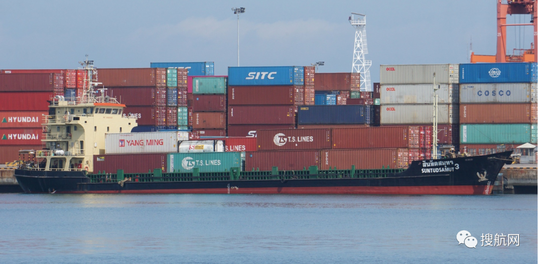 事故丨達(dá)飛一艘集裝箱船撞上泊位；一艘貨船擱淺船體傾斜 集裝箱被水浸泡