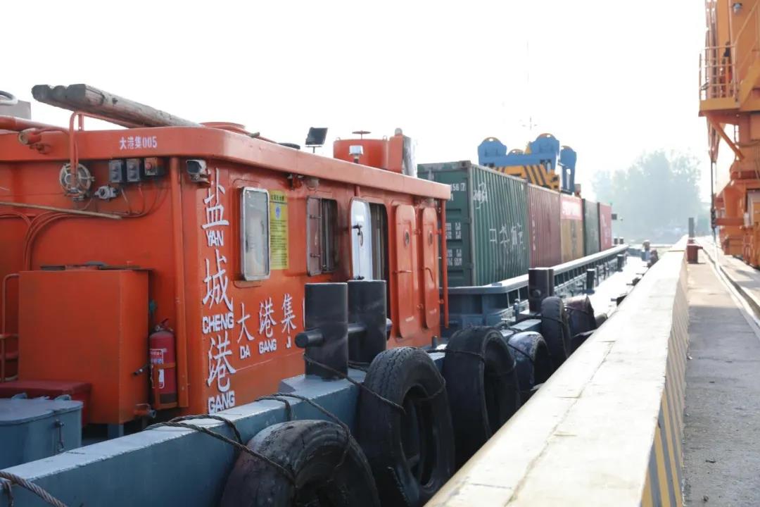 周口港至鹽城港阜寧港區(qū)內河集裝箱航線首航儀式成功舉行