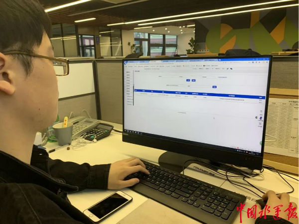 貨代提箱“零次跑” 寧波舟山港邁入集裝箱作業(yè)全面“無紙化”時(shí)代