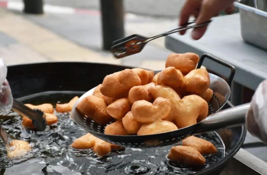 賣油條，賣睡衣，賣餐車，航空公司還能怎么自救？